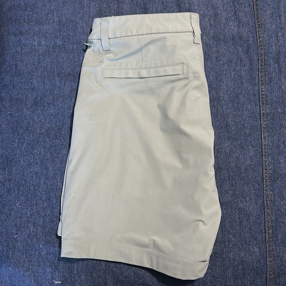Lululemon Commission Shorts 7 inch - Picture 2 of 2